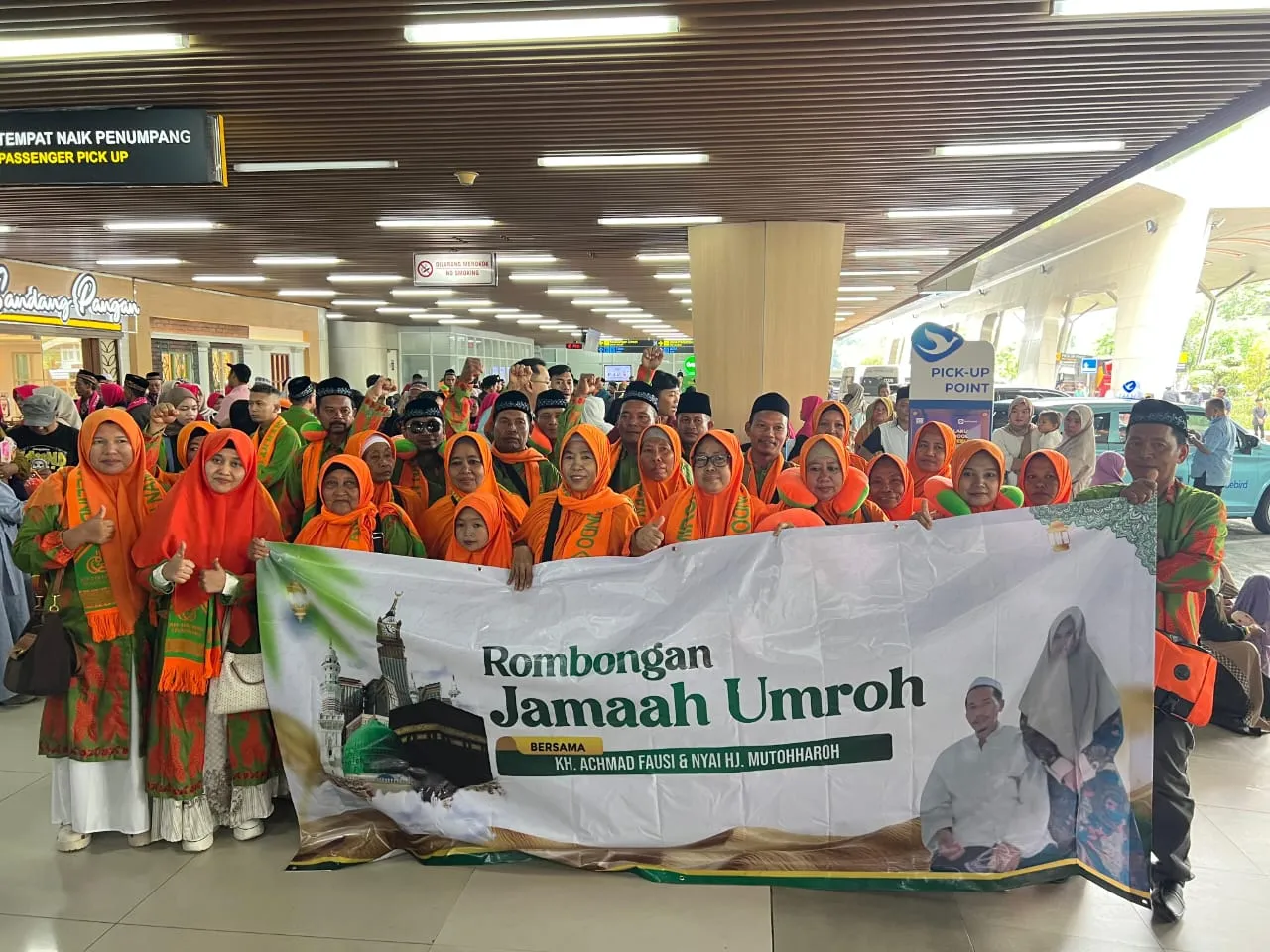 Rombongan Jamaah Umroh Resmi Diberangkatkan, Suasana Haru Iringi Perpisahan di Bandara 2 Internasional Surabaya (Ilustrasi)